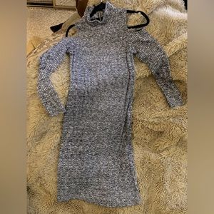 Beautiful Gray Cold Shoulder knit dress XS by Kensie!
